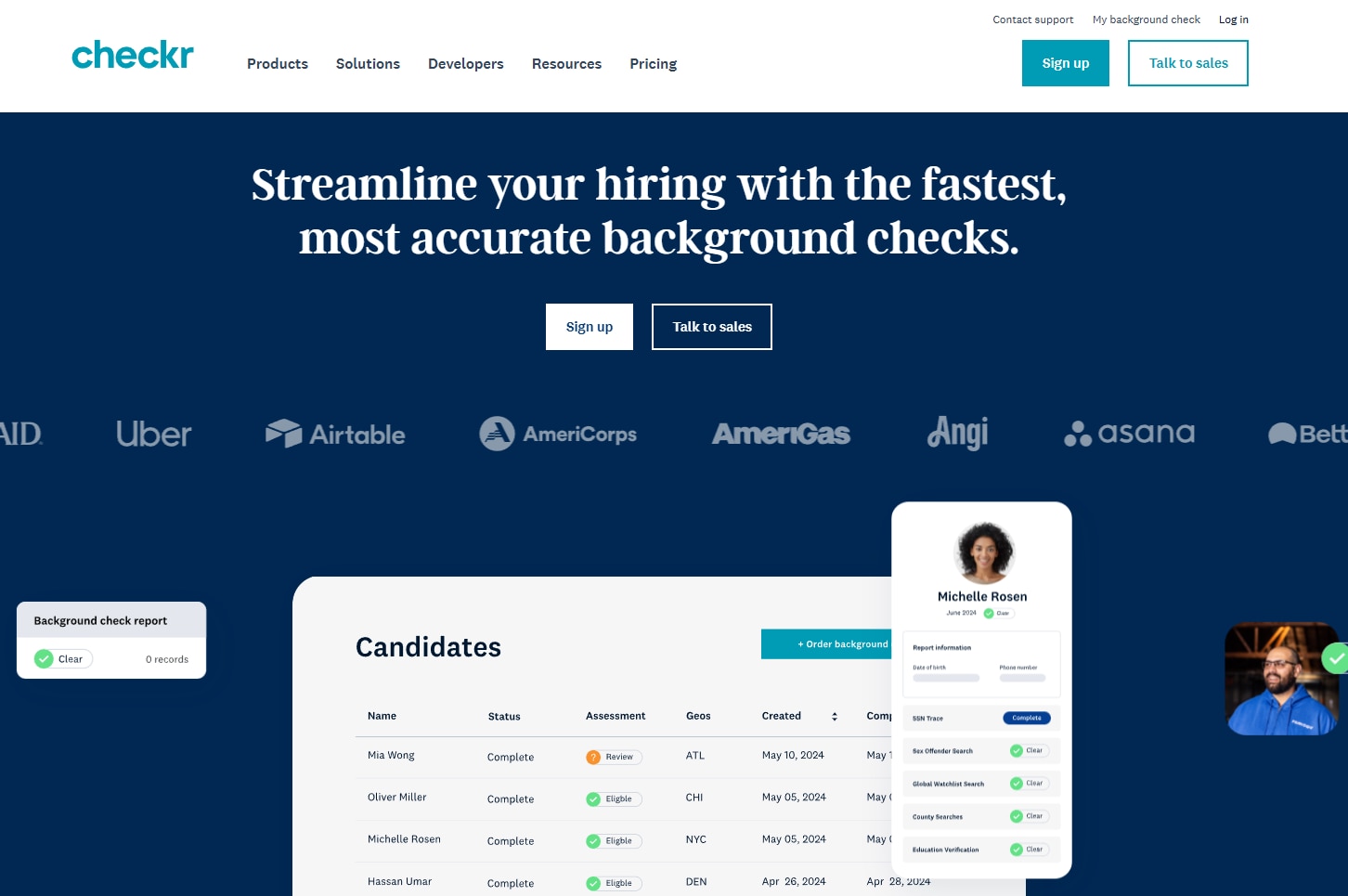 Checkrのバックグラウンドチェック管理画面。候補者のステータス、評価結果、地域情報を一覧表示